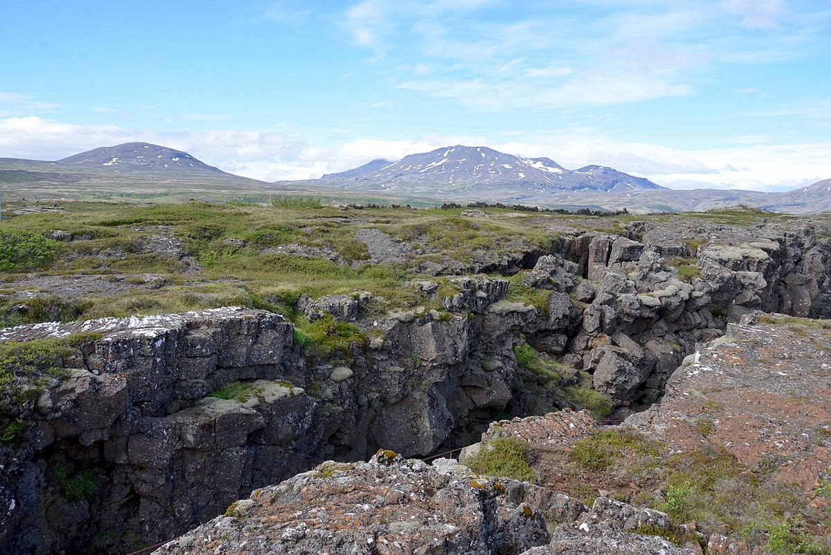 Grieta de Almannagjá en Þingvellir, Islandia, donde se separan la placa norteamericana y la euroasiática